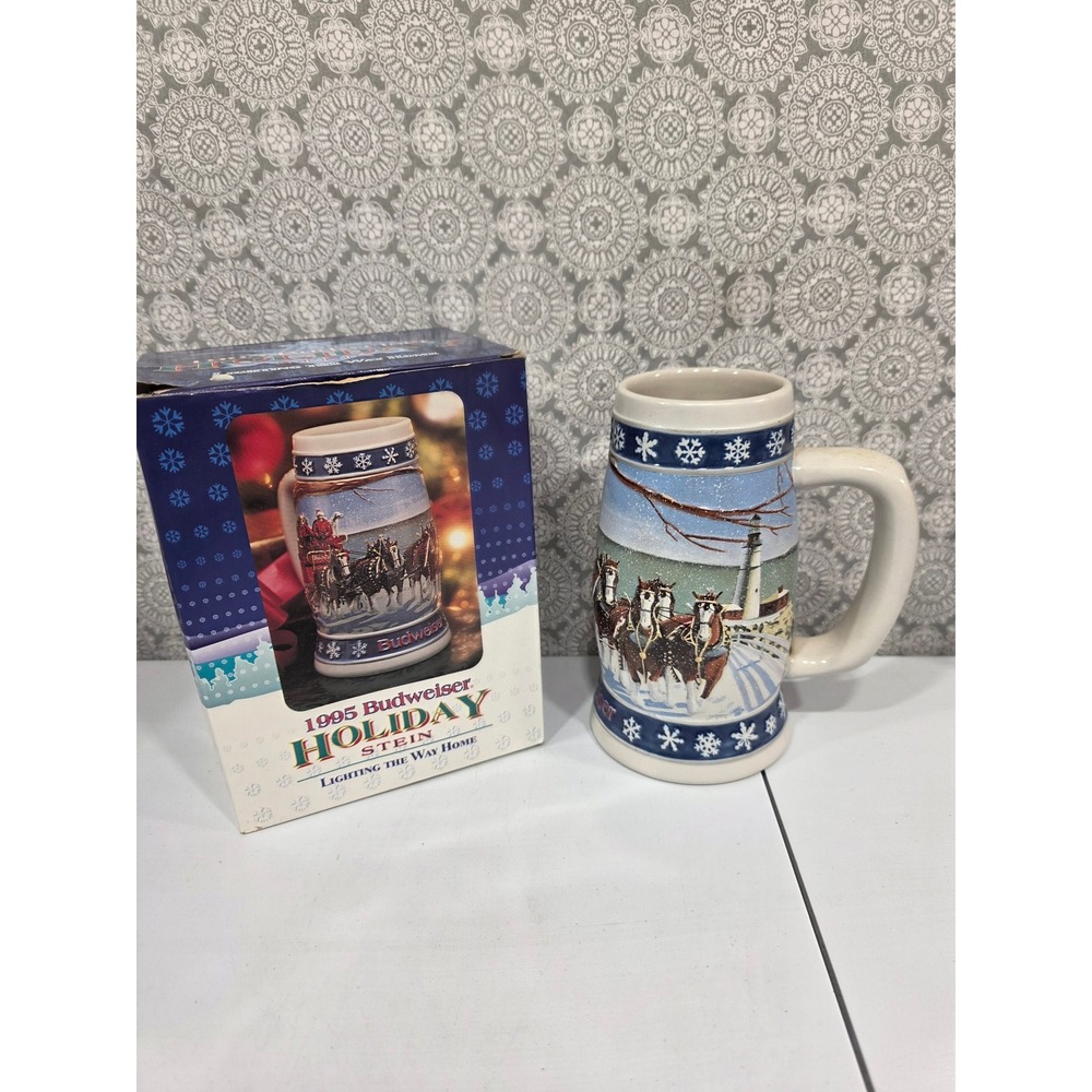 1995 Budweiser Holiday Stein Lighting the Way‎ Home Collectible Beer Mug